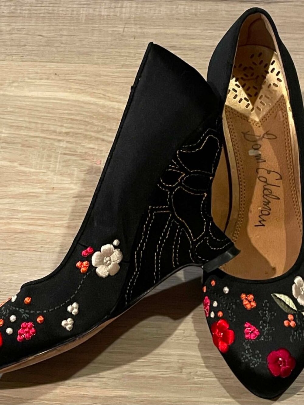 Vintage Sam Edelman Black Suede Wedge Floral Embroidered Heels 6